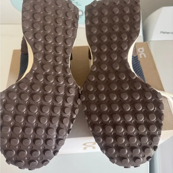 Stylish Black and Brown Sneakers - Picture 6 of 8